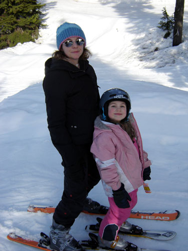 peta and aly skiing