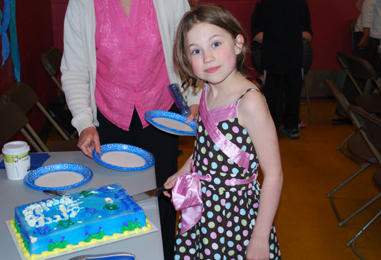 aly cutting her cake